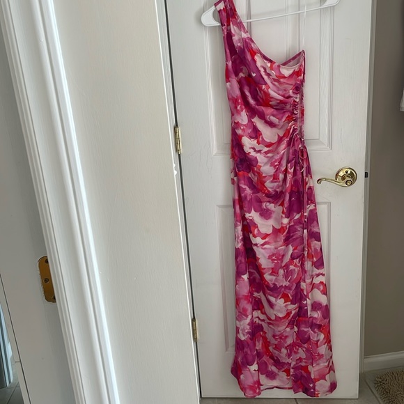 Dress - Picture 1 of 9